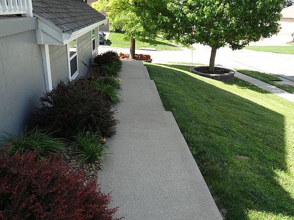 4th image of 2200 NE Summerfield Dr