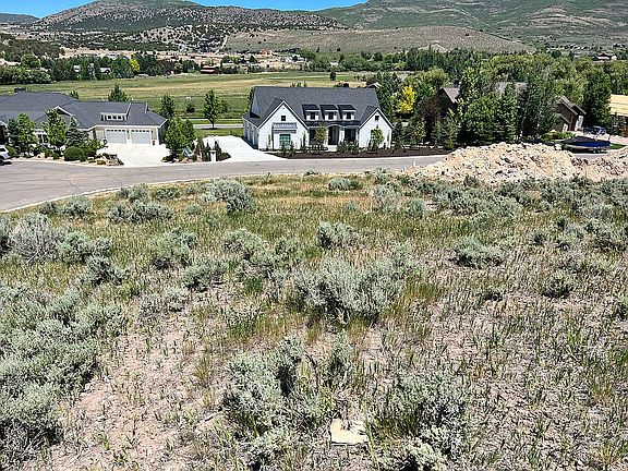 5th image of 3204 E Stoney Creek Cir