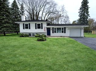 4818 Strong Rd, Crystal Lake, IL 60014