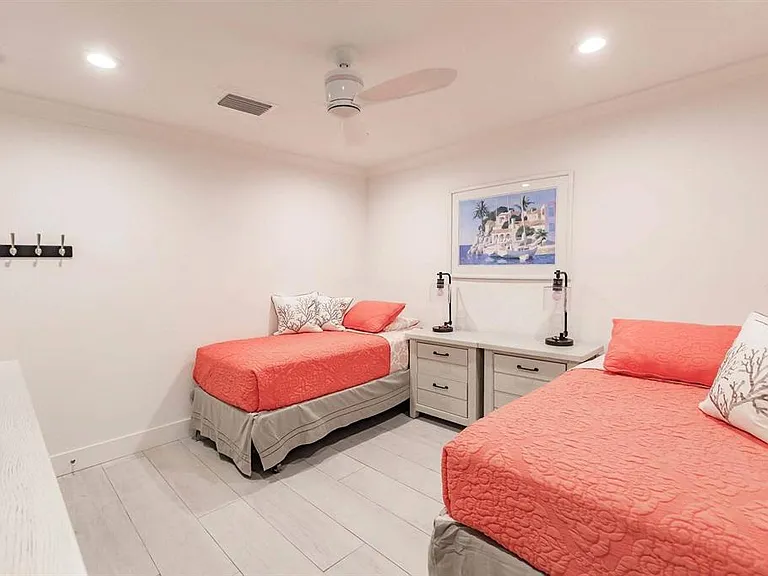 1125 W Peppertree Dr #102 — Photo 28