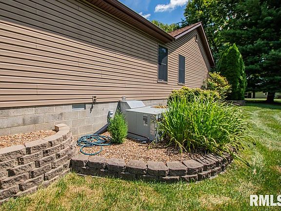 5th image of 2209 Hillcrest St
