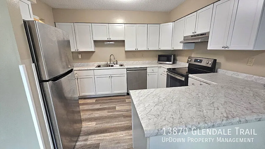 "Charming 3-Bedroom Haven with 2 Full Baths at 13870 Glendale Trail, Savage, MN Spacious 1000 Sq ... — Photo 3
