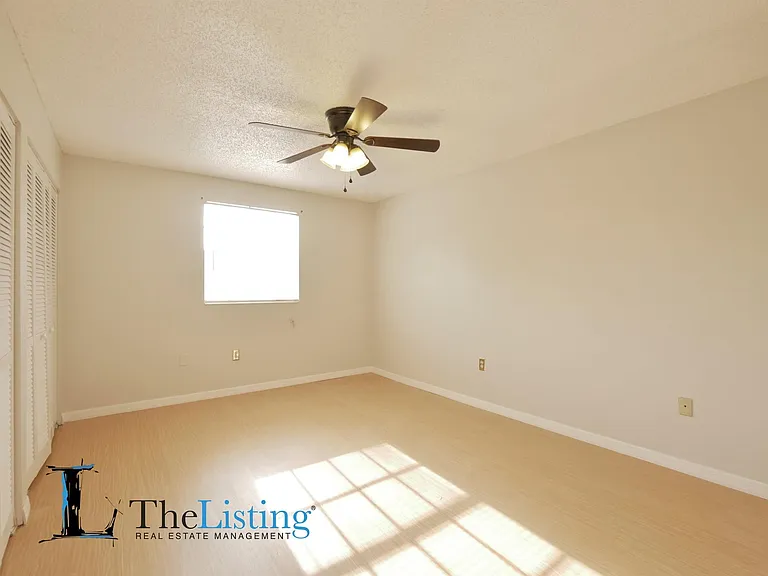 408 Banyon Tree Cir #100 — Photo 18