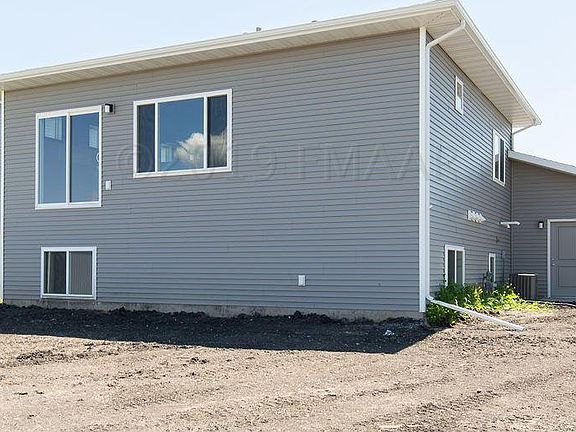 3rd image of 806 Albert Dr W