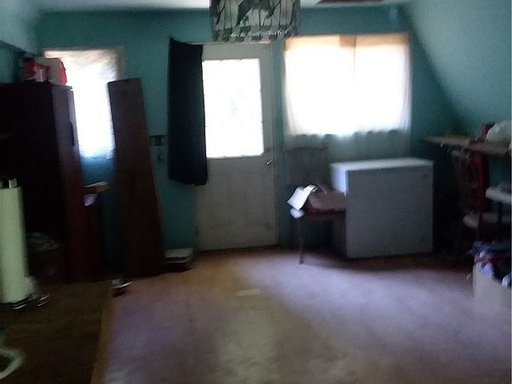 4th image of 551 NE Snowcap Dr