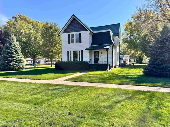 111 E 5th St, Sanborn, IA 51248