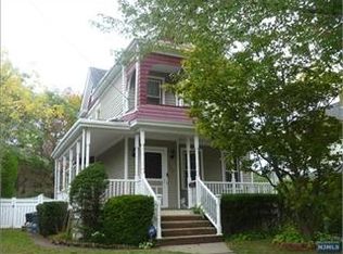 162 Washington Pl, Hasbrouck Heights, NJ 07604