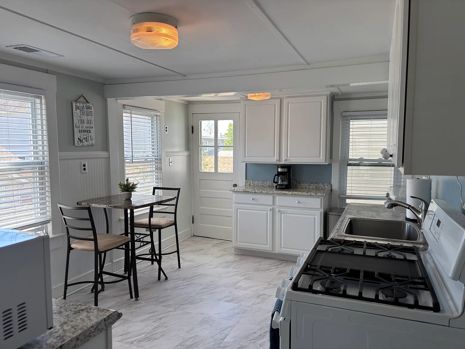 3 bed, $2,050 — Photo 4