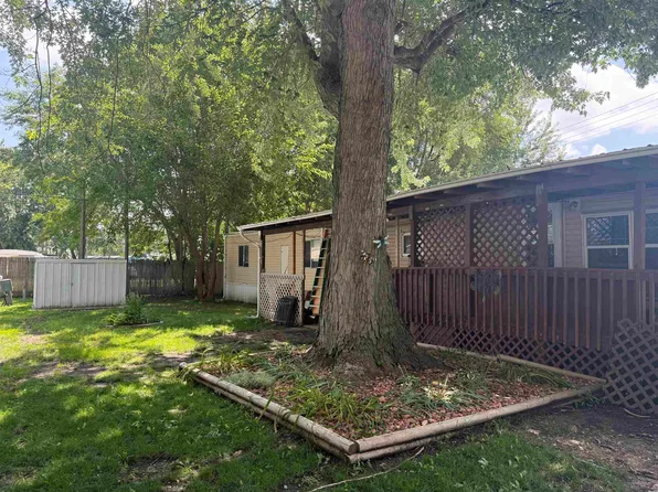 1410 E South St Trailer 40, Hastings, NE 68901