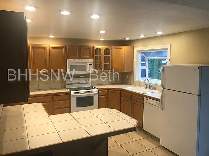 2nd image of 18809 Oaktree Ave