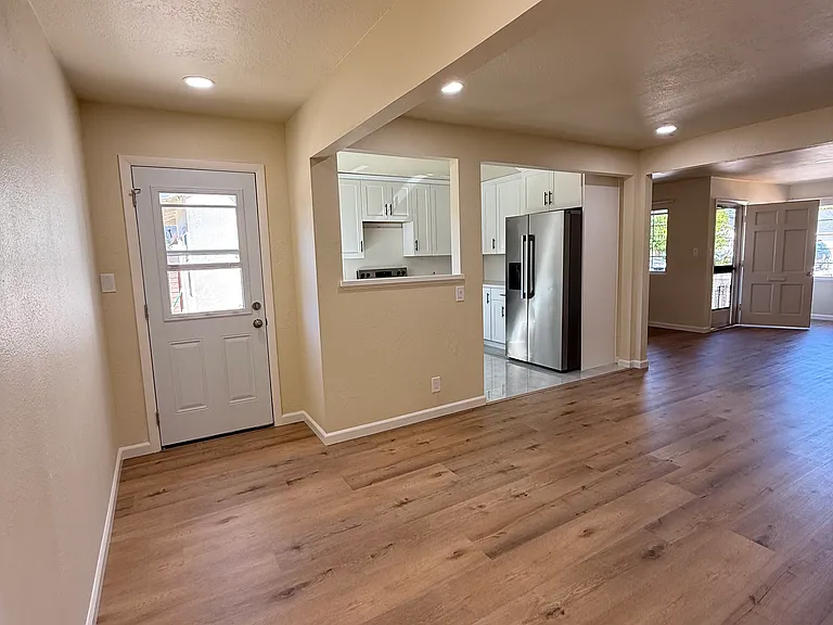553 Waite Ave — Photo 22