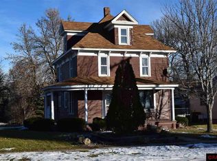 204 E 2nd St, Delavan, MN 56023