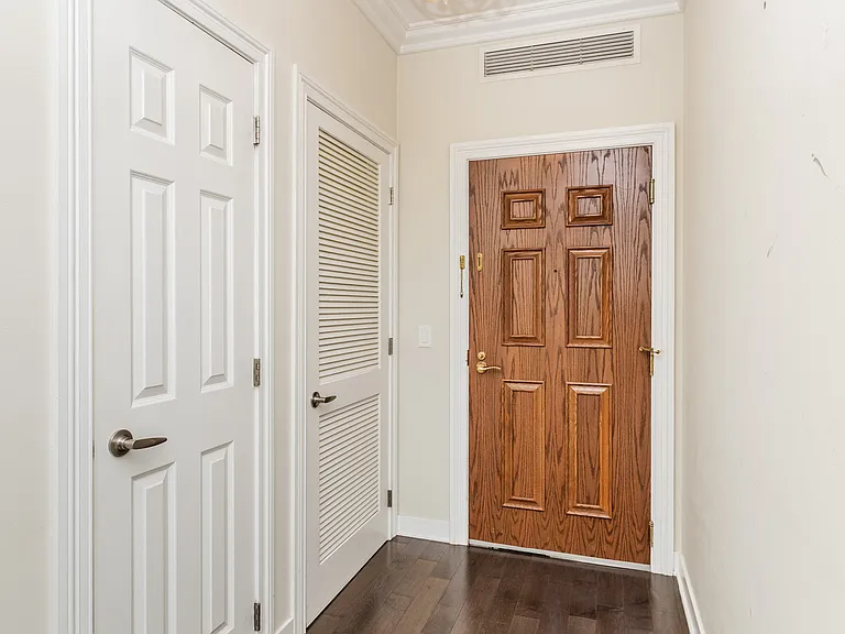 21 E Huron St #1207 — Photo 3