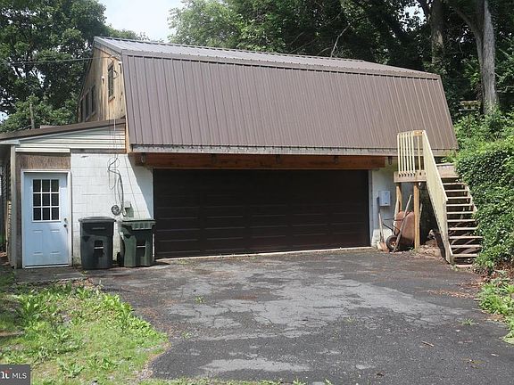 5th image of 945 & 955 Hope Ave