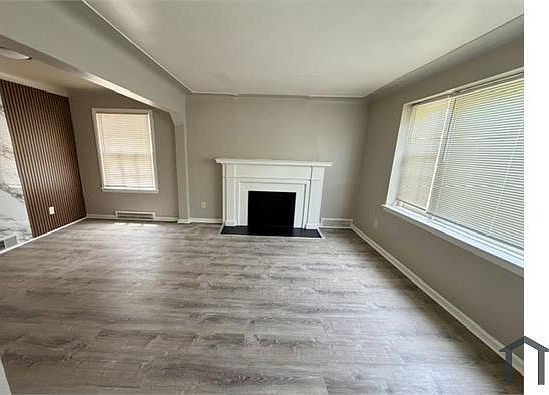 5th image of 16580 Ward St