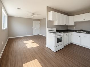 102-148 W 35th St, Davenport, IA 52806