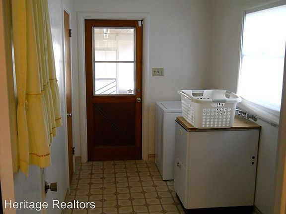 5th image of 147 N Cambridge Dr