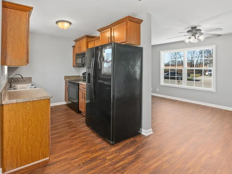 1413 Jenny Ln — Photo 12