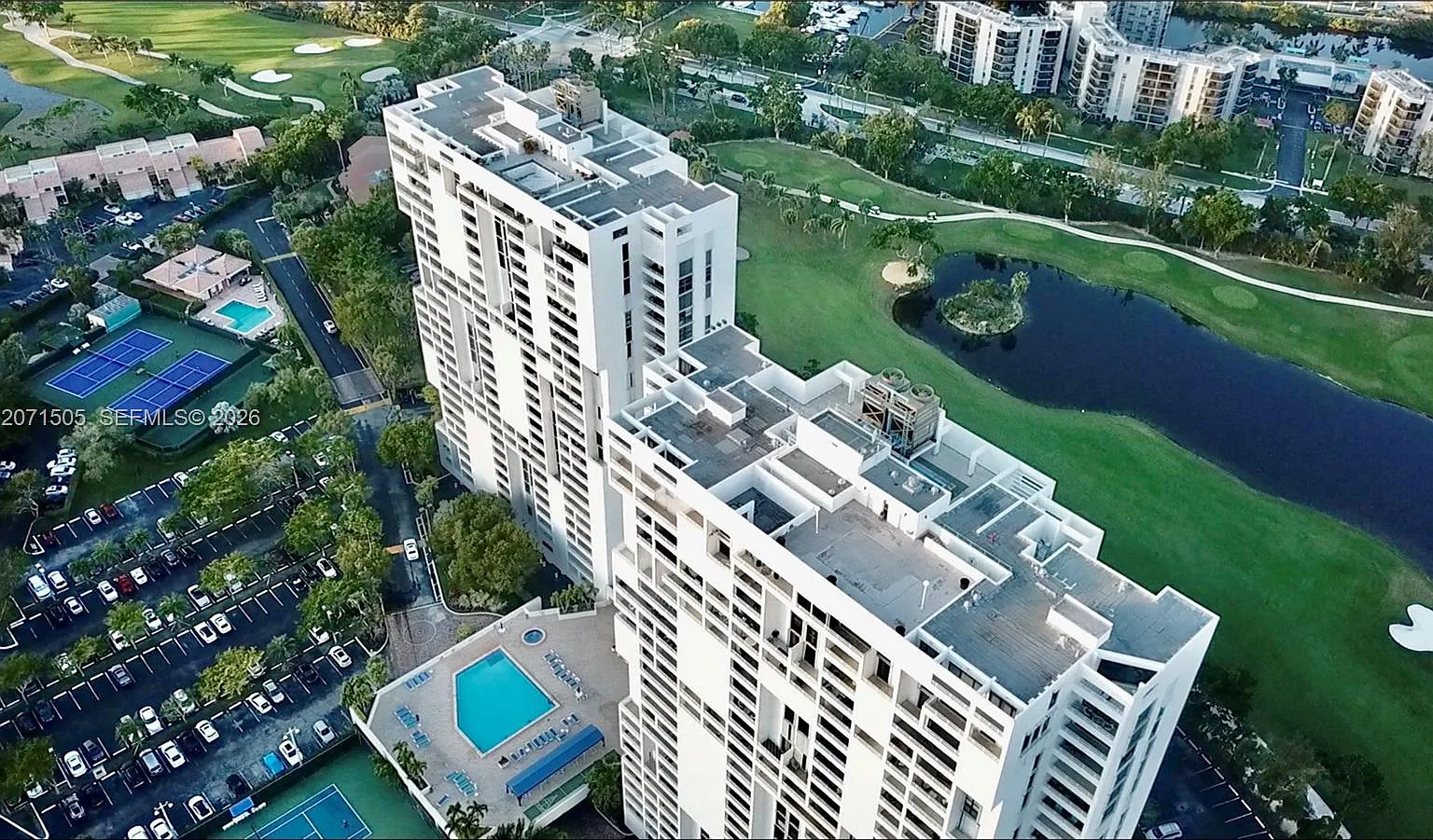 Delvista Towers Condo — Photo 1