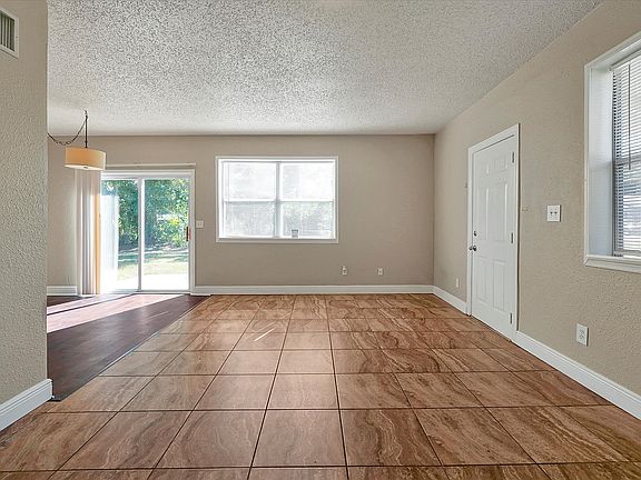 5th image of 821 Wingo St
