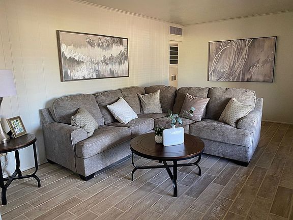 5th image of 541 E Manor Dr
