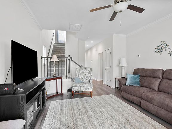 3rd image of 251 Samuel St