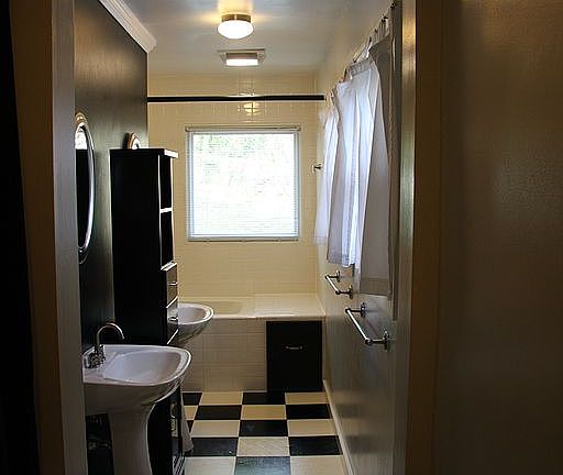 5th image of 2215 Winter St