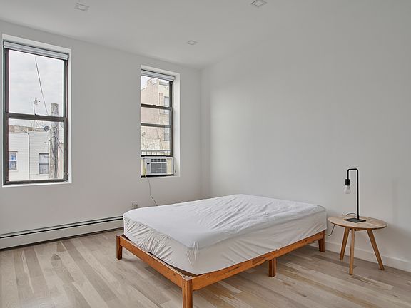 5th image of 253 Irving Ave Floor 1