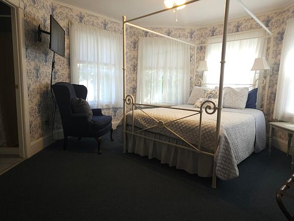 4th image of 6 Portland Ave #11