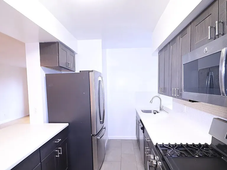 3415 Parsons Blvd #4R — Photo 13