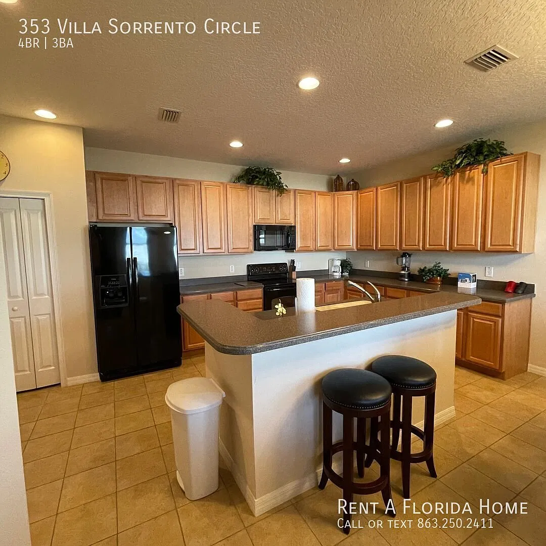 Welcome home to Villa Sorrento! Partially furnished! Pool care included! — Photo 4