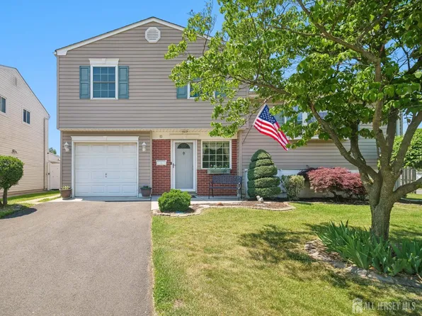 53 Orchard St, Carteret, NJ 07008