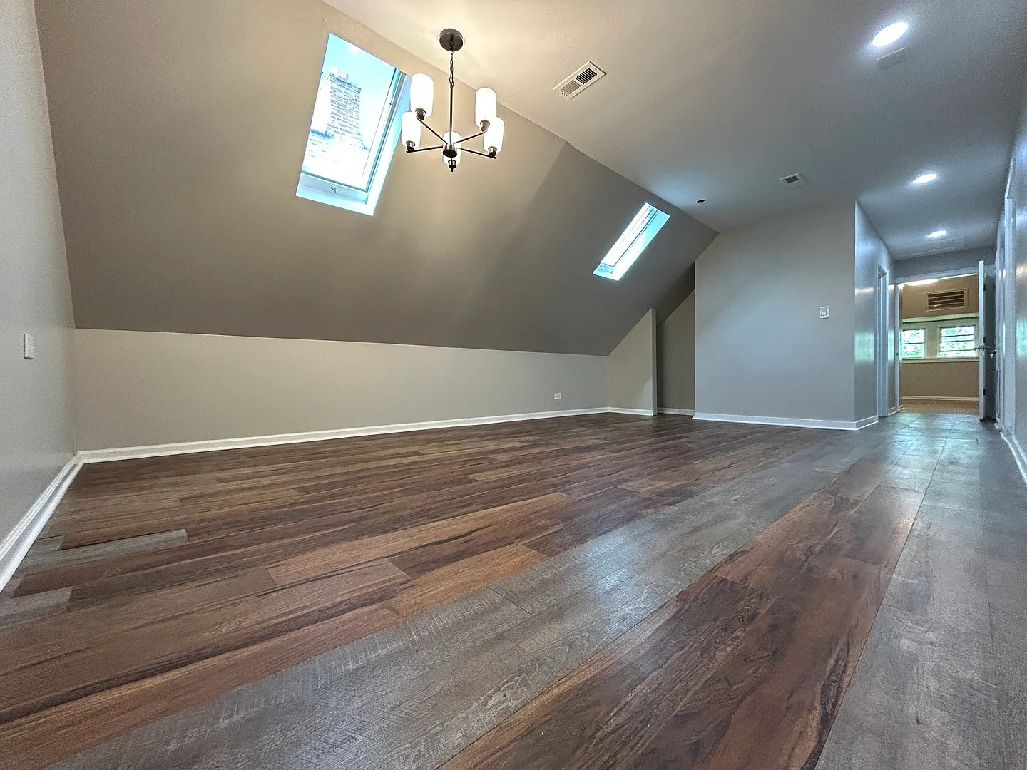 2 bed, 850 sqft, $1,875 — Photo 3