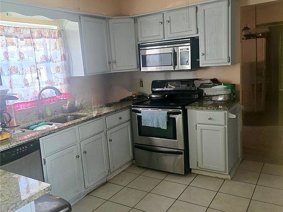 3rd image of 2705 Sheringham Rd #W