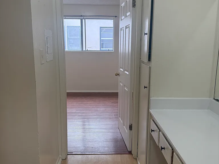 1025 N Mariposa Ave #8 — Photo 16