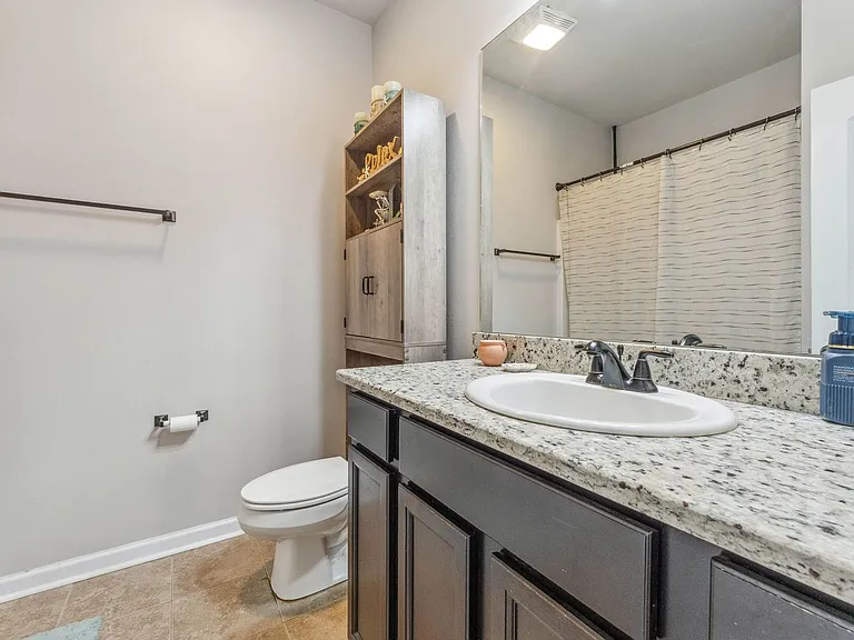 1041 Berkshire Dr — Photo 17