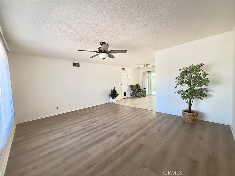 1521 W Westmont Ave — Photo 2