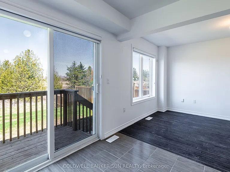 59 Todd Cres — Photo 4