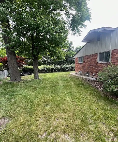 27030 Berkshire Dr — Photo 19