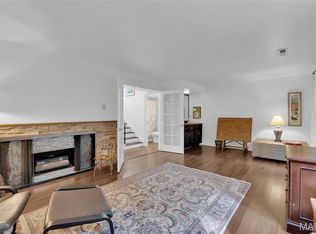 22 Conway Cove Dr, Chesterfield, MO