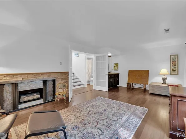 22 Conway Cove Dr, Chesterfield, MO 63017