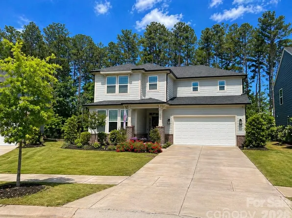 1560 Striped Bass Ln, Clover, SC 29710
