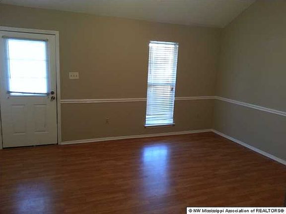 4th image of 3411 Laurelwood St