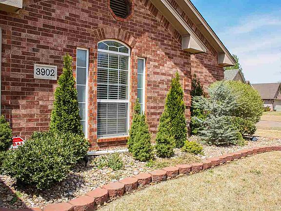 3rd image of 3902 Northlake Ln