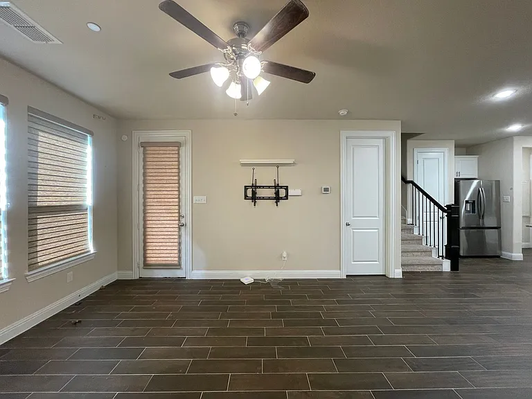 1038 Mj Brown St — Photo 9
