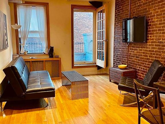 2nd image of 318 W 75th St APT 4B