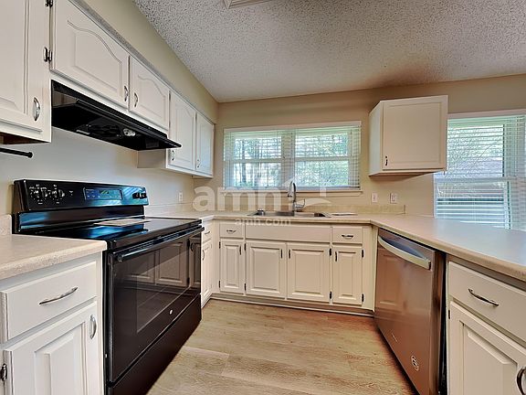 3rd image of 170 Rosemont Ct