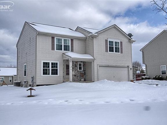 2nd image of 884 Carriage Hill Dr