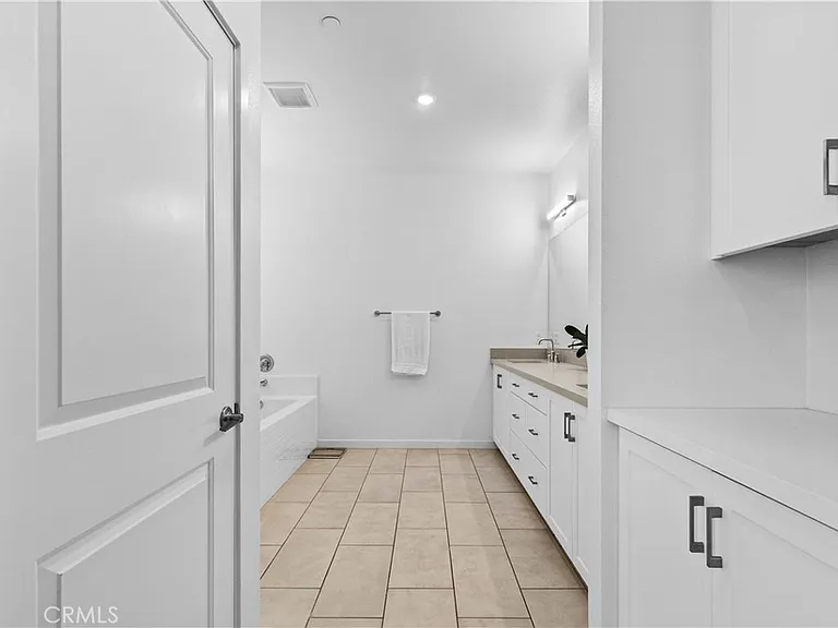 11769 Fenton Ave — Photo 16
