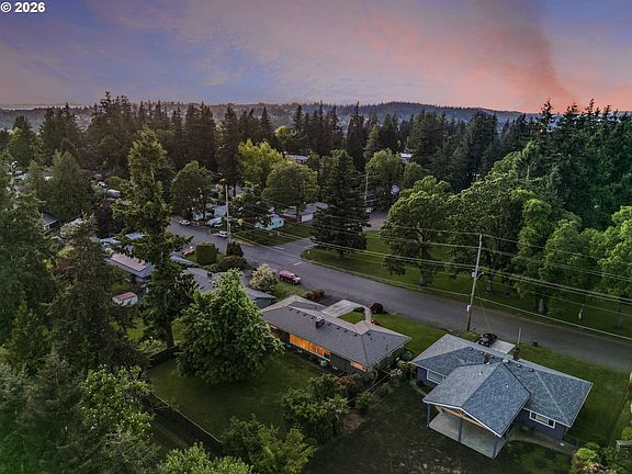 4th image of 230 Park Dr